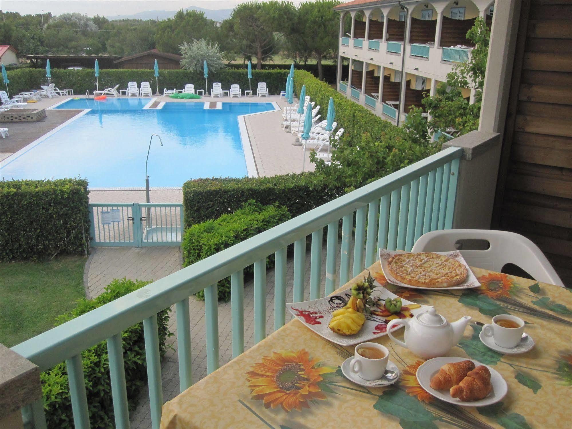 Hotel Residence La Ventola Vada Exterior photo